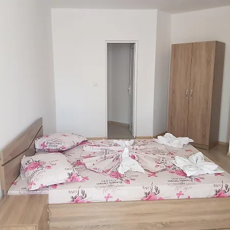 Rent Flora Beach Lägenhet *